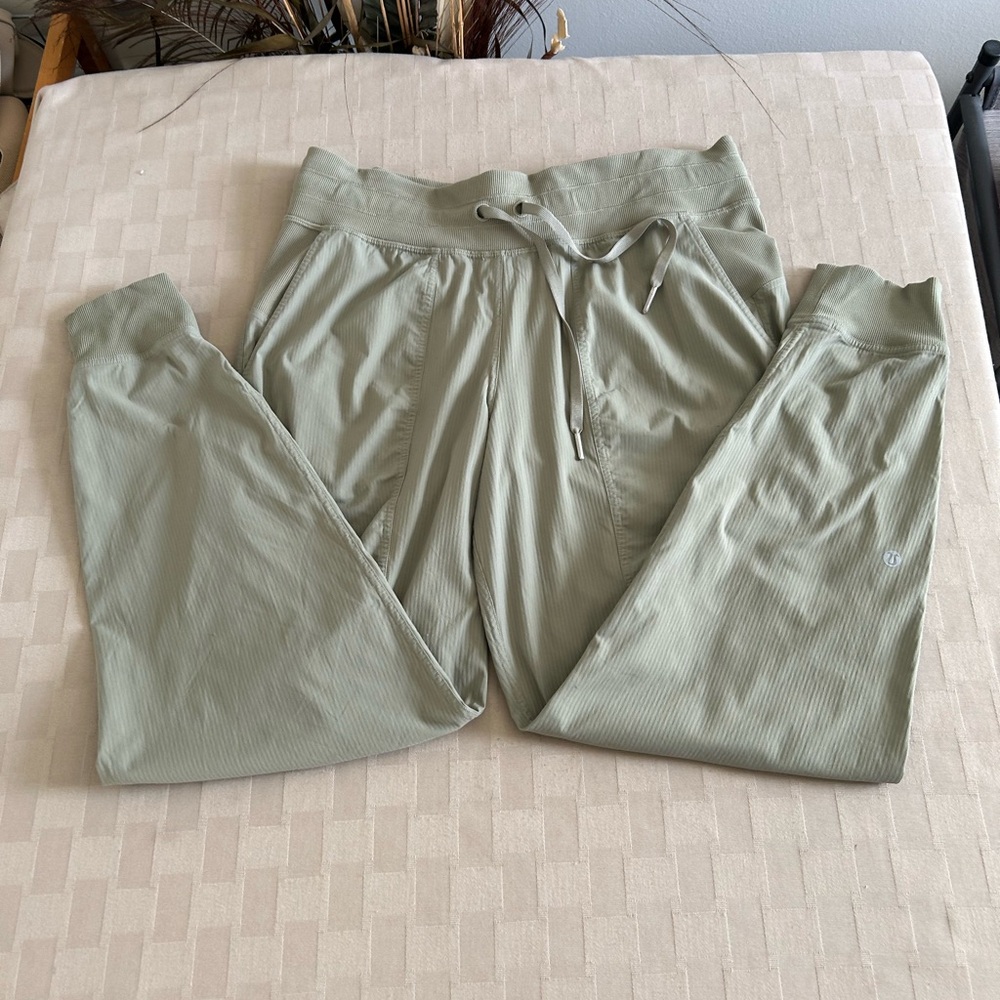 Lululemon Dance Studio Jogger Pant in Green Twill - Picture 3 of 12
